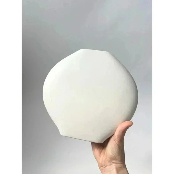 Retro Style Vintage Brustroke Patterened White Ceramic Vase - Picture 6 of 9